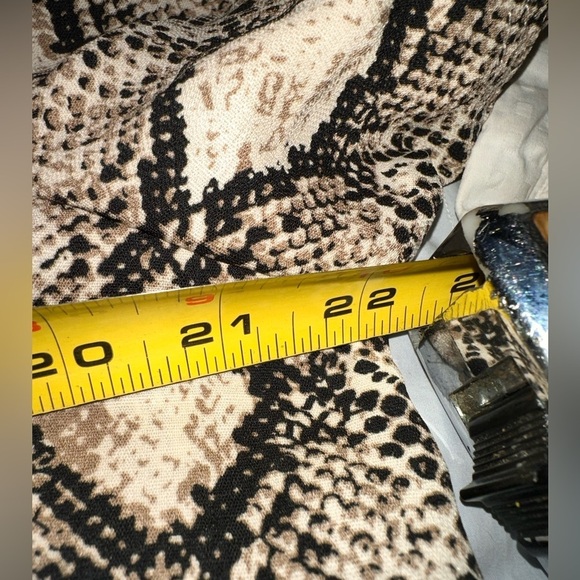 Snakeskin print shirt dress above the knee. V neck . No stretch. - Picture 6 of 7